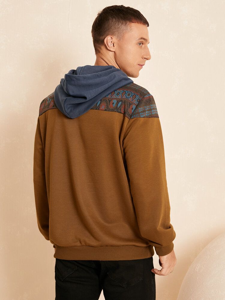 Kapuzen-sweatshirt Mit Ethno-patchwork-muster Und Kängurutaschen Für Herren