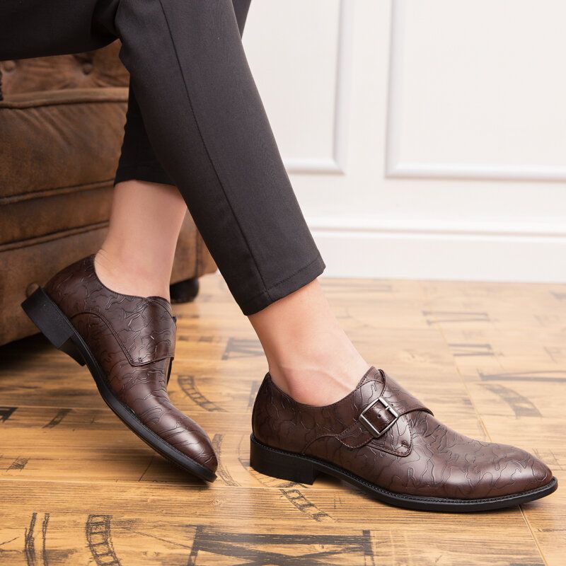 Herrenmode Britischer Stil Geprägte Metallschnalle Business Casual Formelle Schuhe