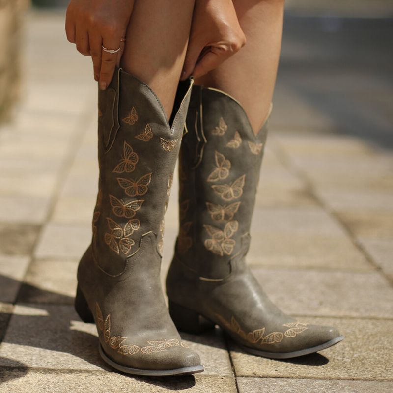 Große Damen-cowboystiefel Mit Schmetterlingsdekor Und Spitzem Zehenbereich