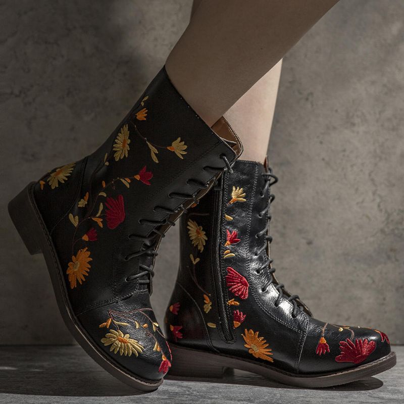 Kurze Damenstiefel Mit Klobigem Absatz Und Blumenstickerei