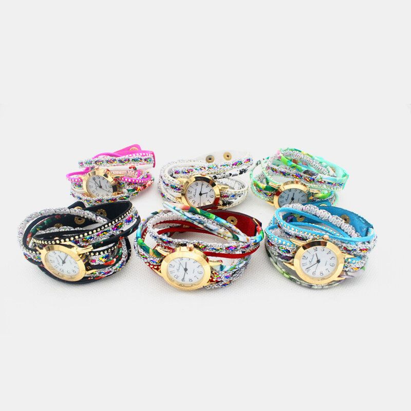 Deffrun Weinlese-bunte Druckfrauen-armband-uhr-mehrschichtige Metallrhinestone-pu-quarz-uhr