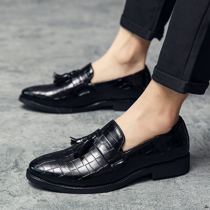 Männer Leder Atmungsaktive Soft Sole Retro Crocodile Grain Slip On Freizeitschuhe