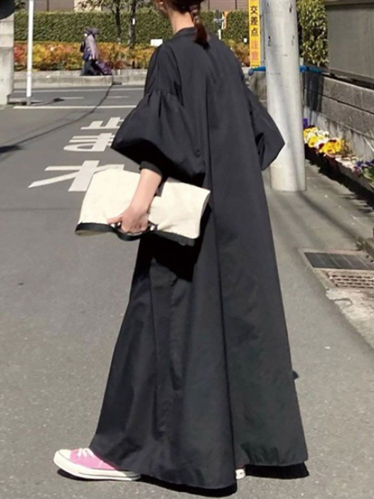 Maxi-hemdkleid Mit Durchgehendem Knopf Und Stehkragen Und Laternenärmeln