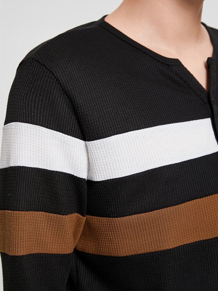 Gestreiftes Patchwork-henley-t-shirt Mit Geknöpftem Kerbkragen Für Herren