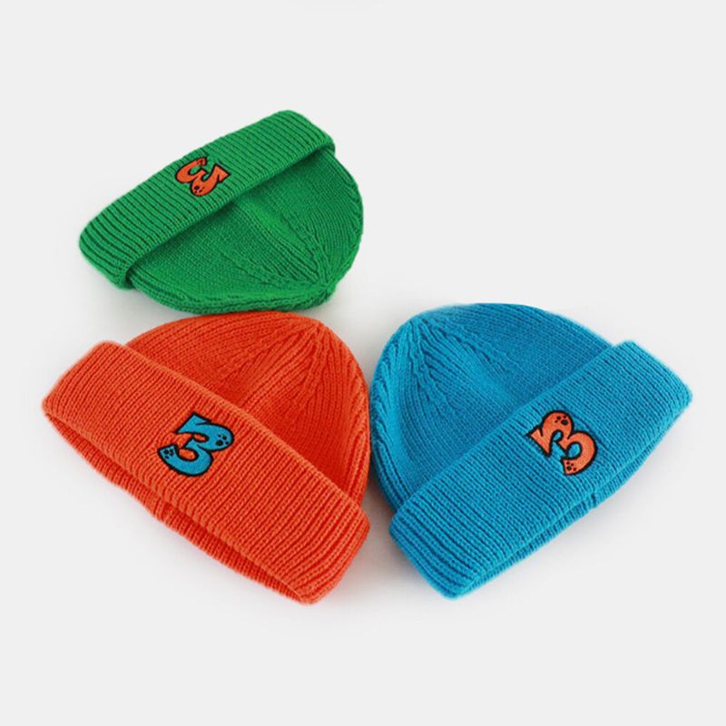 Unisex Acryl Gestrickt Einfarbig Cartoon Zahl Stickerei Wärme Randlose Beanie Landlord Cap Skull Cap