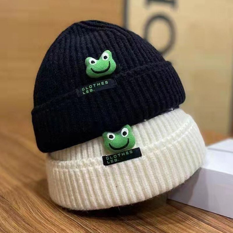 Unisex-beanie-mützen Cartoon-frosch Puppe Dekoration Buchstabe Patch Landlord Cap Skull Cap Strickmütze