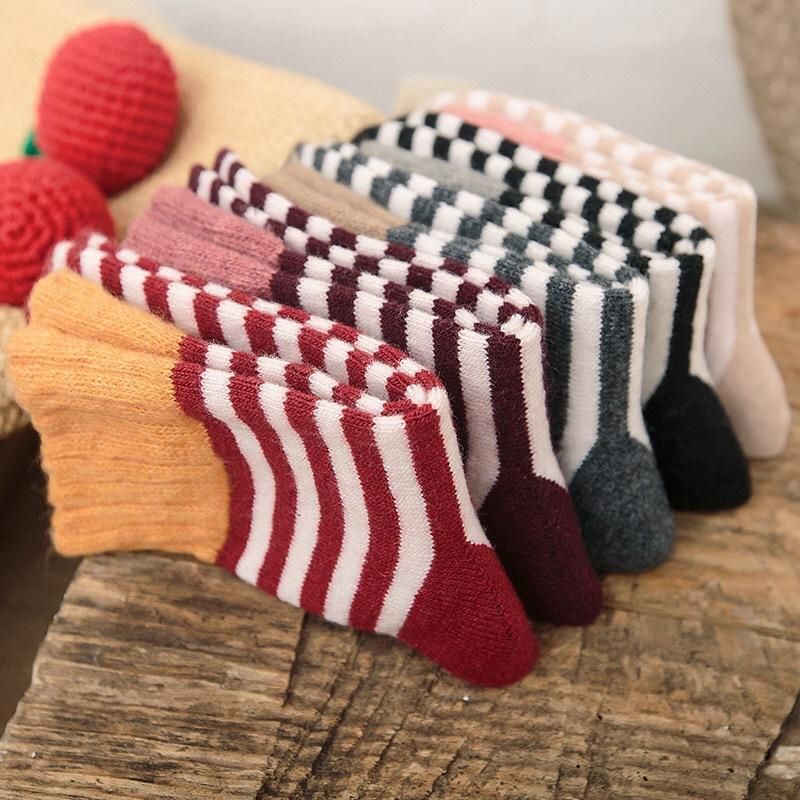 Gestreifte Wollsocken Mit Hohem Bündchen Für Damen