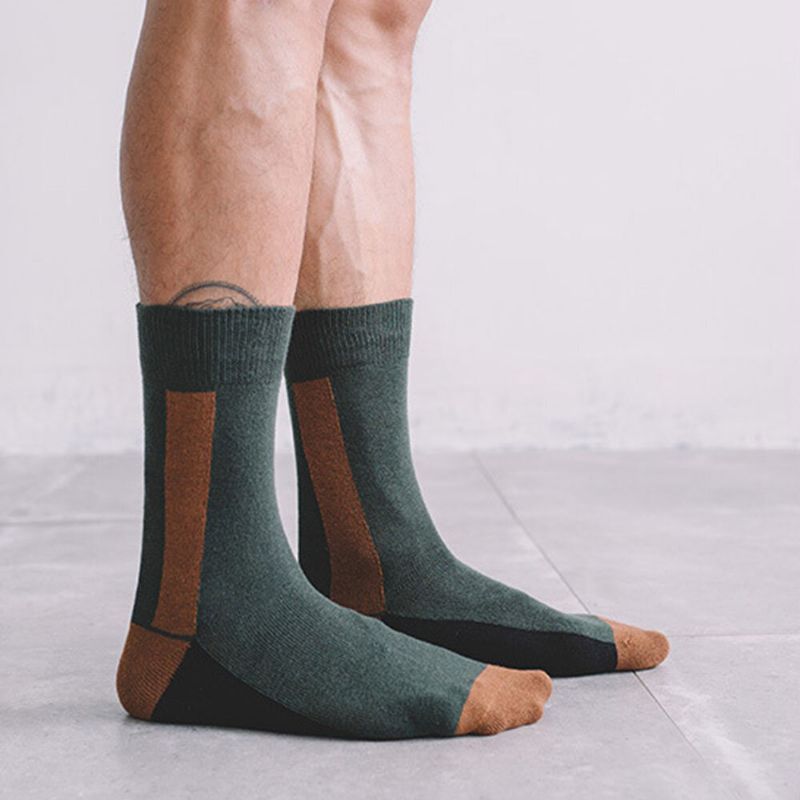 Lange Herrensocken Dunkelgrüne Designer Lines Kontrastfarbene Baumwollsocken